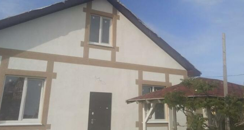 Погорельцы из станицы Раевской под Новороссийском отметили новоселье: на месте пепелища вырос новый дом