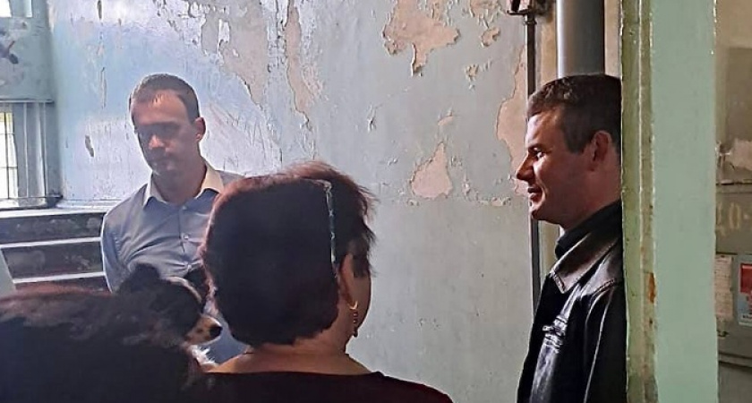 Обгоревшие стены, плесень и обрушающиеся потолки: чиновники Новороссийска шокированы состоянием аварийного общежития