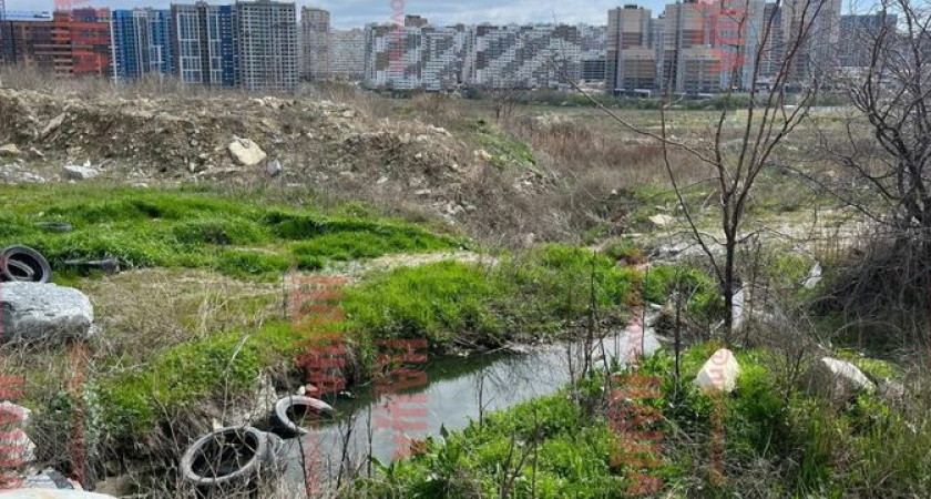 Жителям 5-й бригады Новороссийска придется жить рядом со зловонными реками, пока не построят Южный обход?