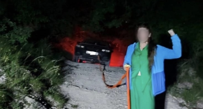 В Новороссийске влюбленная парочка застряла в лесу