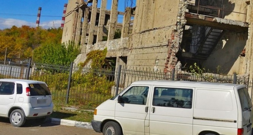 Новороссийцы борются со стихийными парковками возле военных памятников