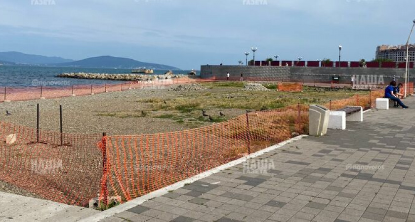 На пляже "Нептун" в Новороссийске начали строить бассейны с подогревом