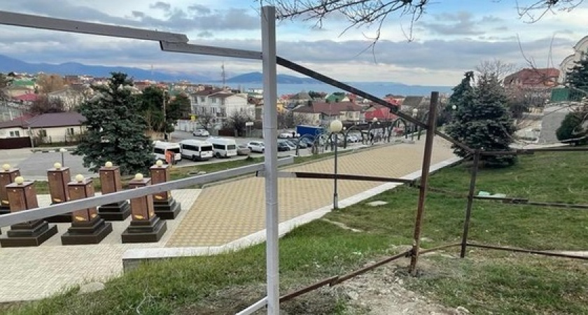 "Считаю неприемлемым строительство гостиниц на земле, где могут храниться останки павших воинов": глава Новороссийска высказался против скандальной стройки в Мысхако