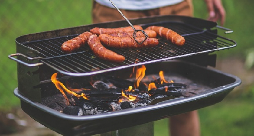 Ни грамма мяса, сплошное месиво: в Роскачестве назвали самые худшие марки колбасы