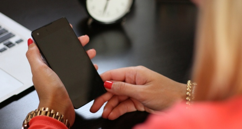 "Нельзя бросать трубку": мошенники перешли к новой тактике запугивания россиян