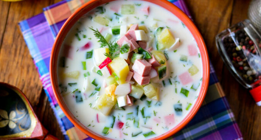 Летнее спасение: готовим окрошку на воде с уксусом и майонезом