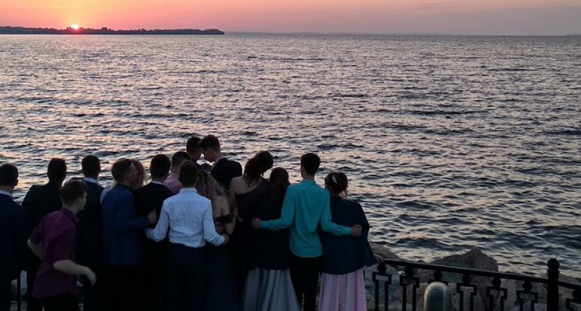 Новороссийским выпускникам «настоятельно рекомендовали» ограничиться в празднованиях и не встречать рассвет на набережной