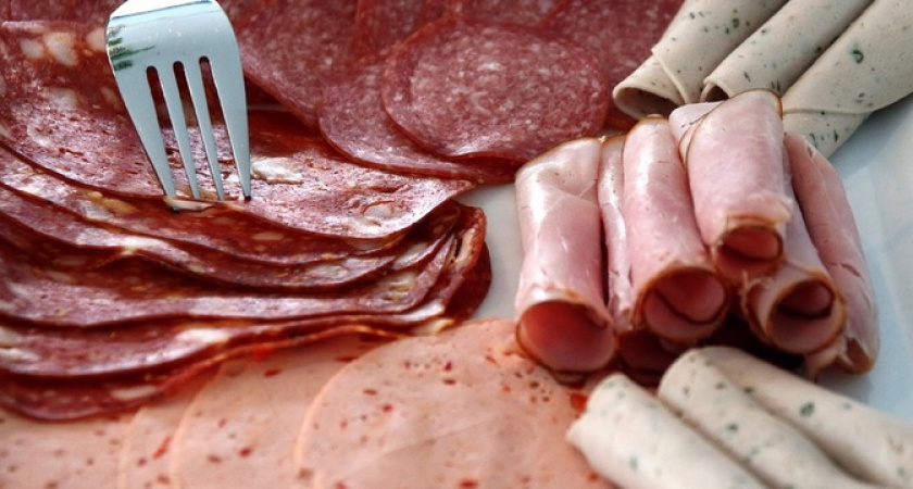 Мяса нет вообще: названы худшие марки колбасы — мы их еще и детям даем