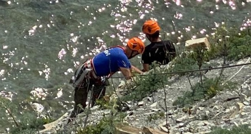 Турист хотел искупаться в море, но застрял на горе в районе стелы «Новороссийск»