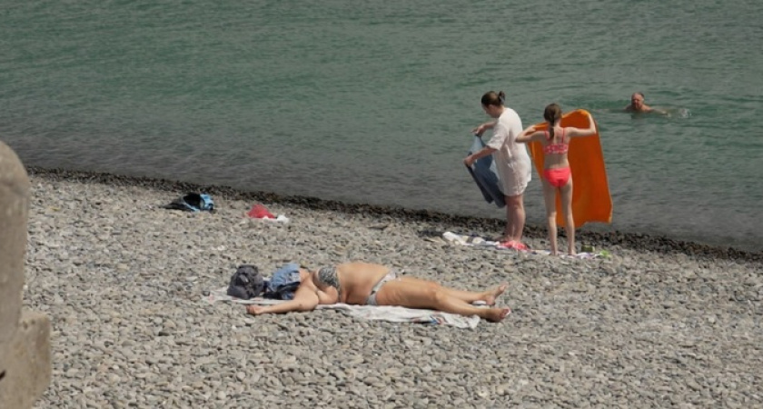 «Пляжные войны»: полуголые туристы на Малой Земле раздражают новороссийцев