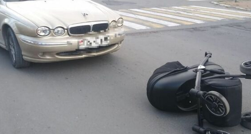 В Новороссийске водитель премиальной иномарки сбил женщину с коляской, в которой находился младенец