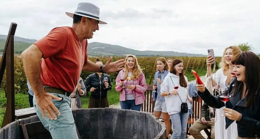 Группа «Градусы», сбор винограда, джаз и винный туризм: о том, как провести бархатный сезон в Новороссийске  