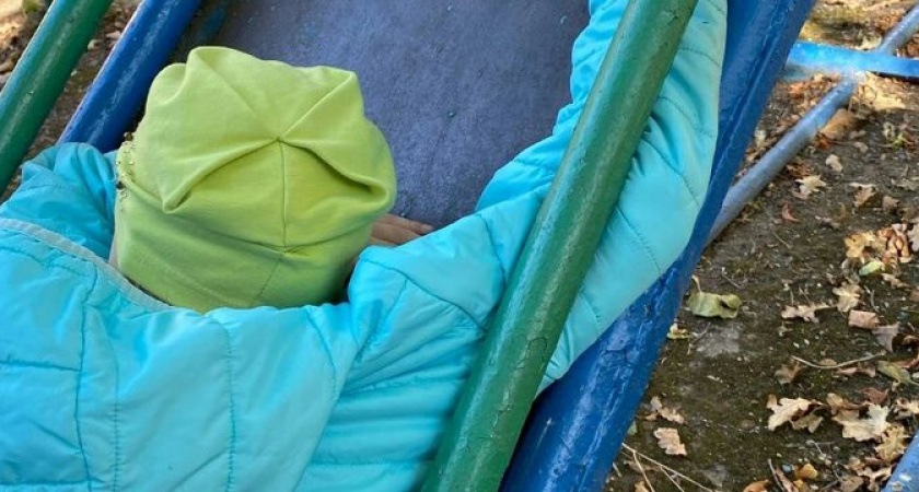 Жительница Новороссийска обвиняет «НУК» в том, что 8-летний ребенок застрял на сломанной горке и просидел там полчаса в подвешенном состоянии