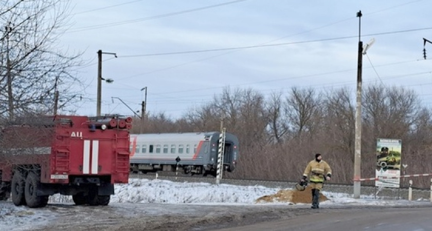Поезд Новороссийск - Москва остановили из-за сообщения о бомбе