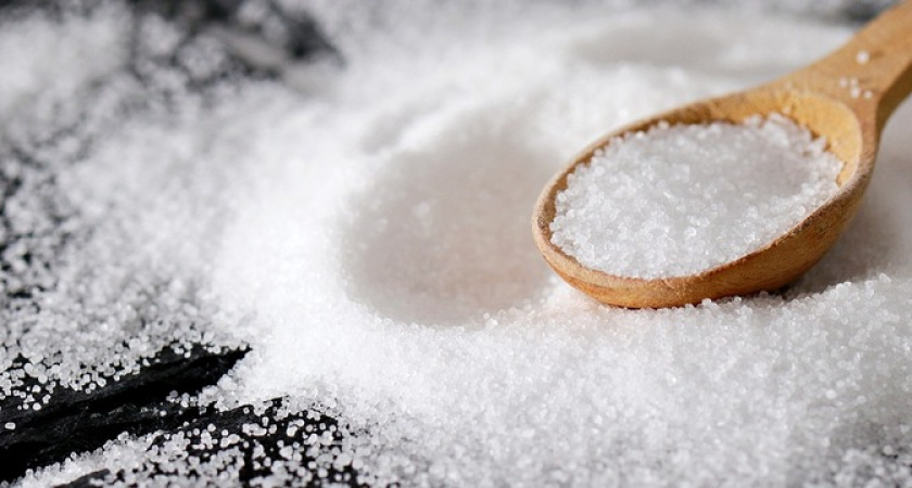 Посыпьте соль у порога и спите спокойно: старая хитрость актуальна и сегодня