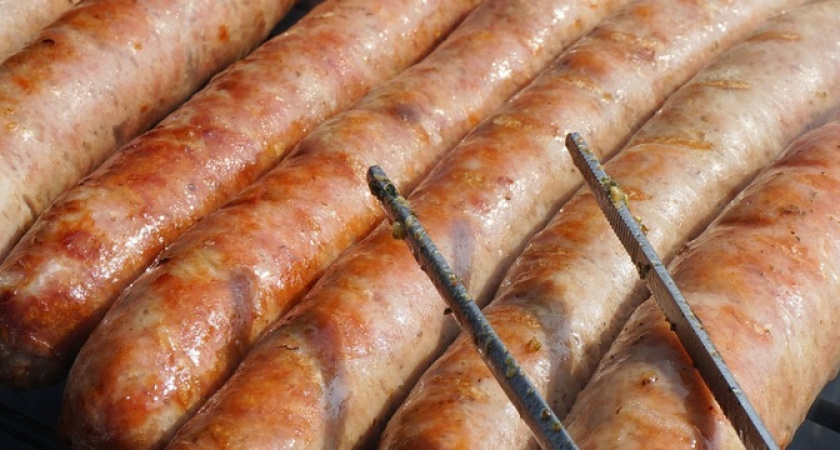 Берите и не бойтесь – там мясо: Росконтроль назвал марки колбасы, которые стоит купить к майскому застолью