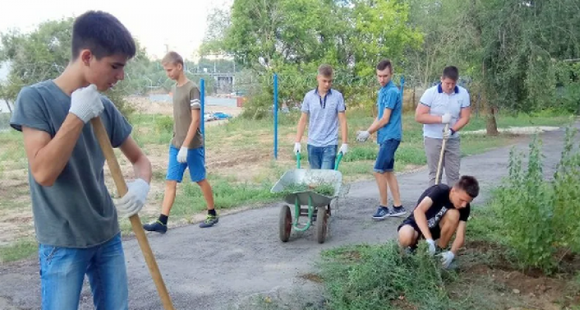 Горничные, курьеры и подсобные рабочие: кем могут подрабатывать школьники на летних каникулах в Новороссийске