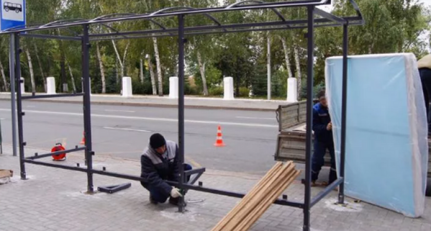 «Обещанного три года ждут?»: в Новороссийске рабочие установили каркасы  будущих остановок и пропали
