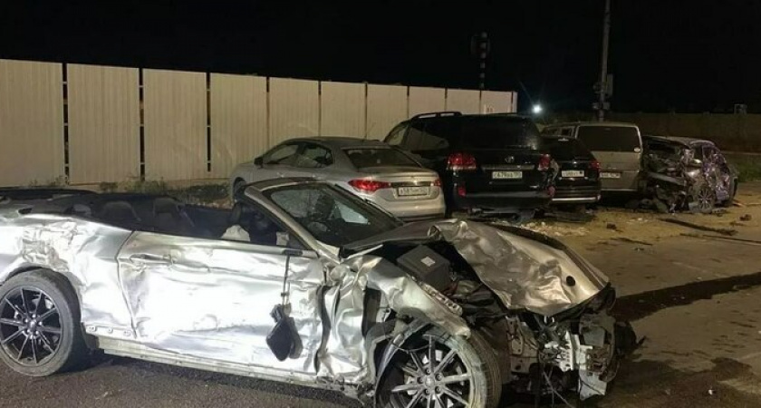 В Анапе турист без прав на иномарке, которую взял в аренду, разнес пять автомобилей