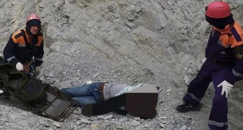 Под Геленджиком в районе скалы "Парус" с обрыва сорвались два человека