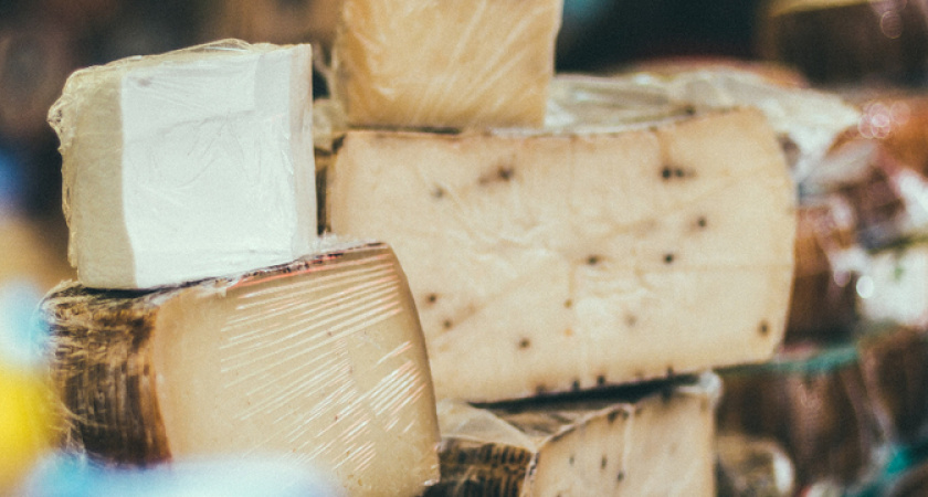 Не стоит брать, там пальмовое масло. Роскачество назвало бренды сыра, которые лучше не покупать