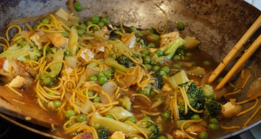 Полезный WOK за 15 минут: даже азиаты будут просить раскрыть секрет приготовления