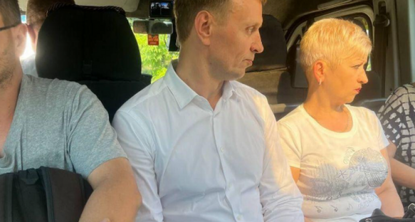 «Маршрутка – идеальное место, чтобы испортить настроение с утра!»: мэр Новороссийска прокатился на общественном транспорте на работу как обычный пассажир