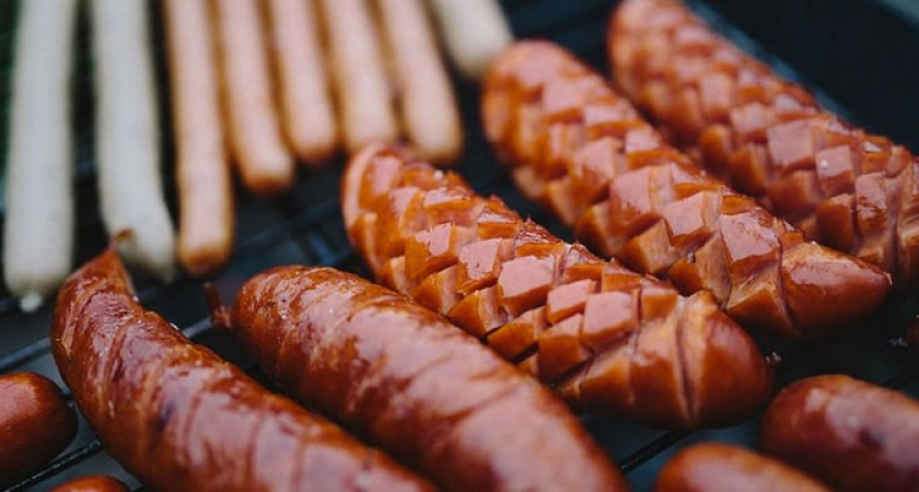 Названа самая полезная колбаса по мнению диетологов