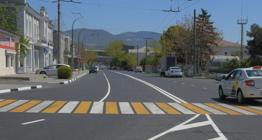 На дорогах Новороссийска появятся новые пешеходные переходы, сферические зеркала и искусственные неровности