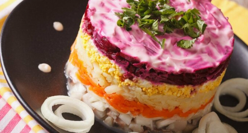 Селедка под шубой получится вкуснее, чем у свекрови: названы главные ингредиенты