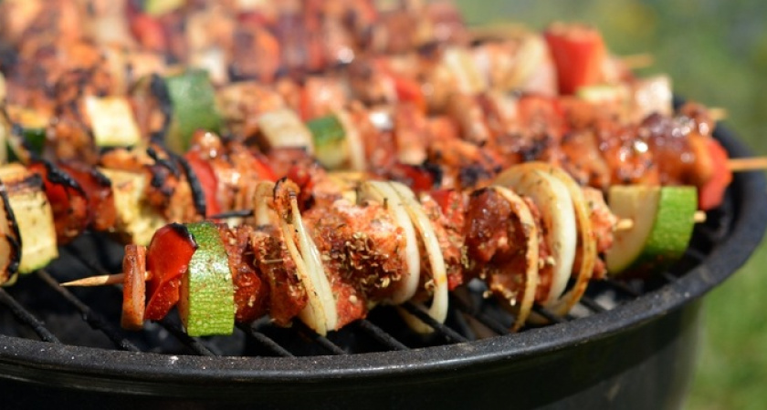 Решетка для шашлыка будет как новая: 5-минутный способ очистит даже старый нагар и жир 