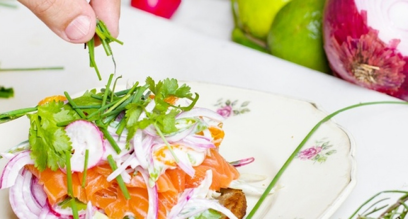 Гости истекут слюной от восторга: 2 легчайших салата на Новый год