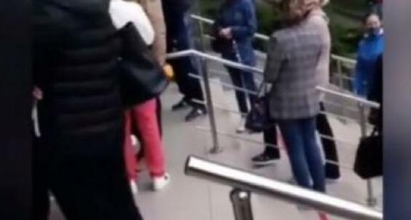 Огромную очередь в МФЦ сняла на видео жительница Новороссийска