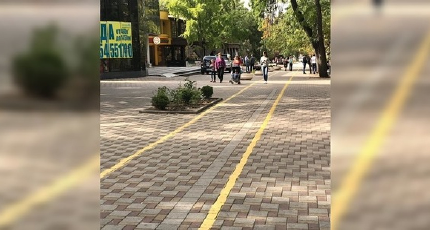 Новороссийцев возмутили припаркованные на аллее джипы