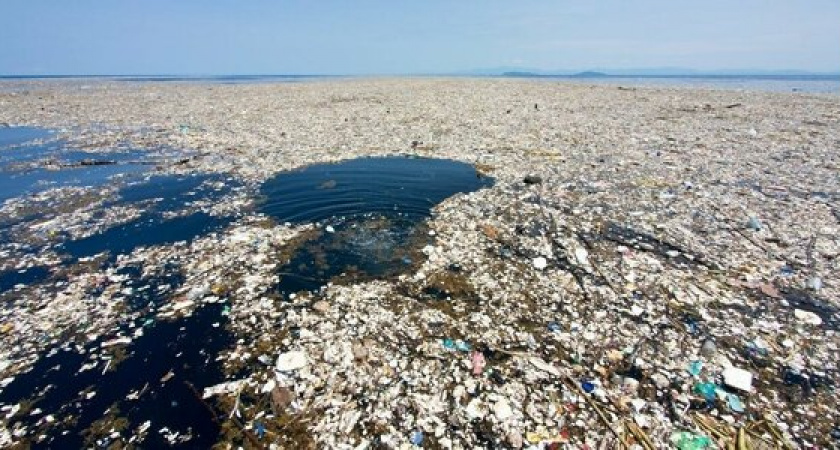 Ученые обнаружили в Черном море сотни мусорных островов