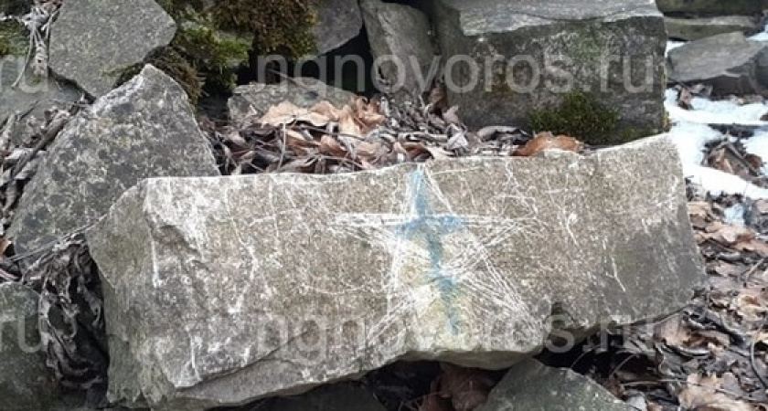 Новороссийцы нашли на горе странный алтарь. Фото жуткого места