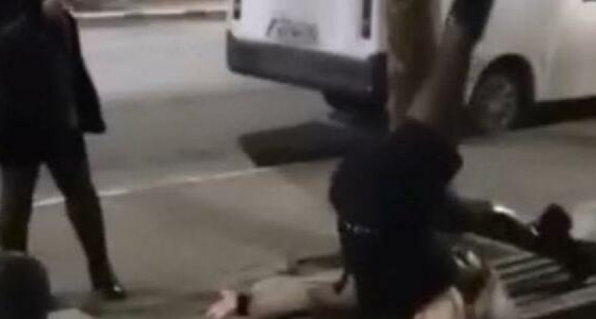 Ковид, санкции, блокировки соцсетей: жительница Новороссийска показала на набережной лайфхак по избавлению от стресса