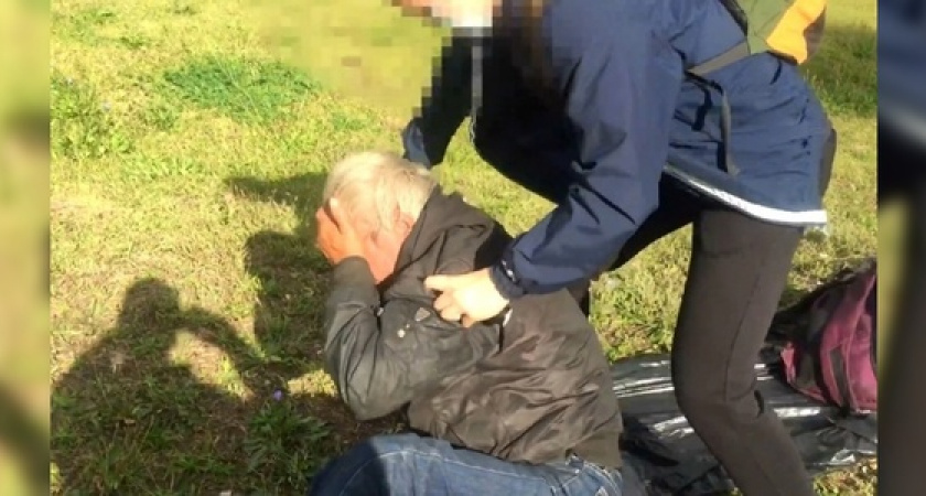 «Плевали в них и кидали разный мусор»: жительница Новороссийска стала свидетелем, как подростки издевались над двумя бомжами