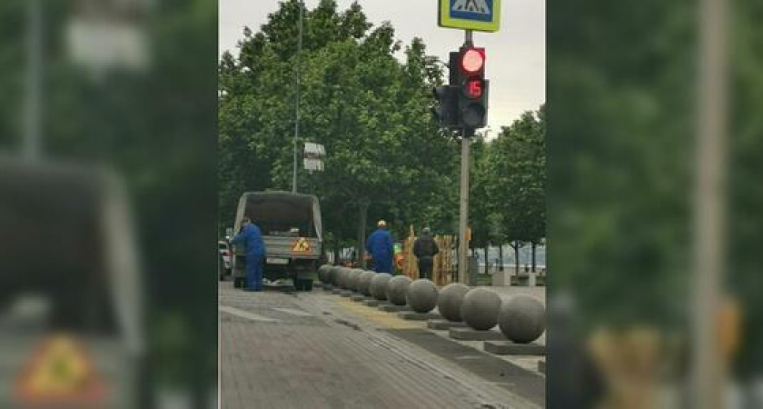 Ограды пали. На набережной Новороссийска убрали металлические заборы