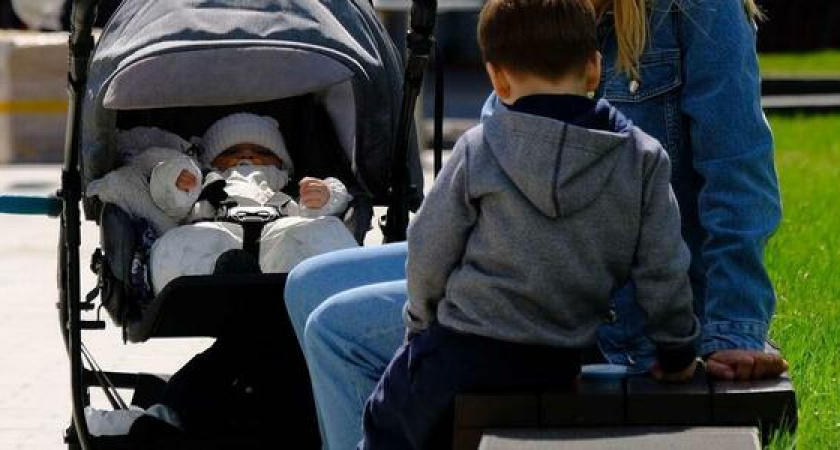 Новороссийцы могут досрочно оформить выплаты на детей через Госуслуги