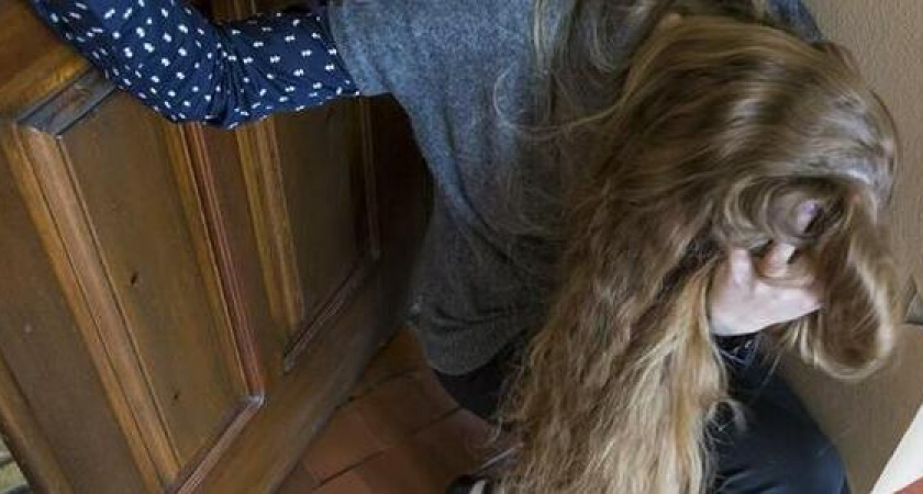 Отстирывала окровавленные трусы и давала противозачаточные: на Кубани оштрафовали мать, скрывшую насилие над 13-летней дочерью