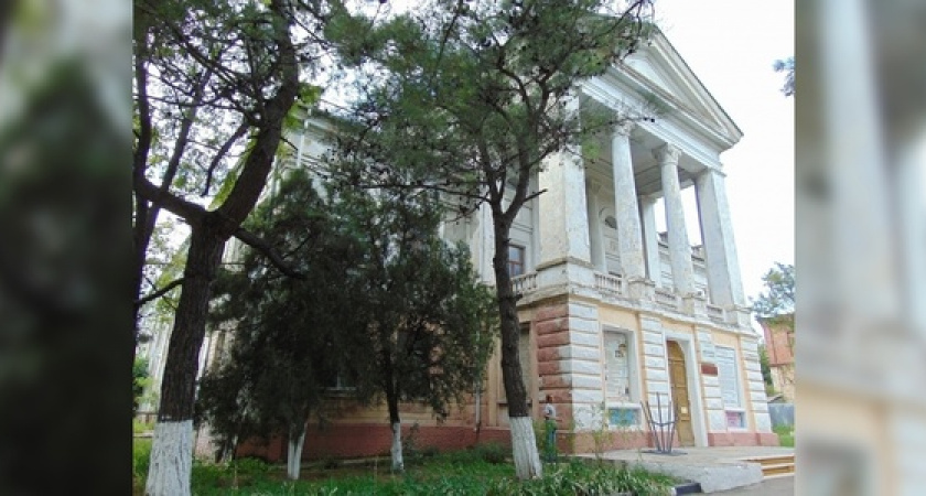 Клуб железнодорожников реконструируют: он является одним из самых старейших зданий Новороссийска