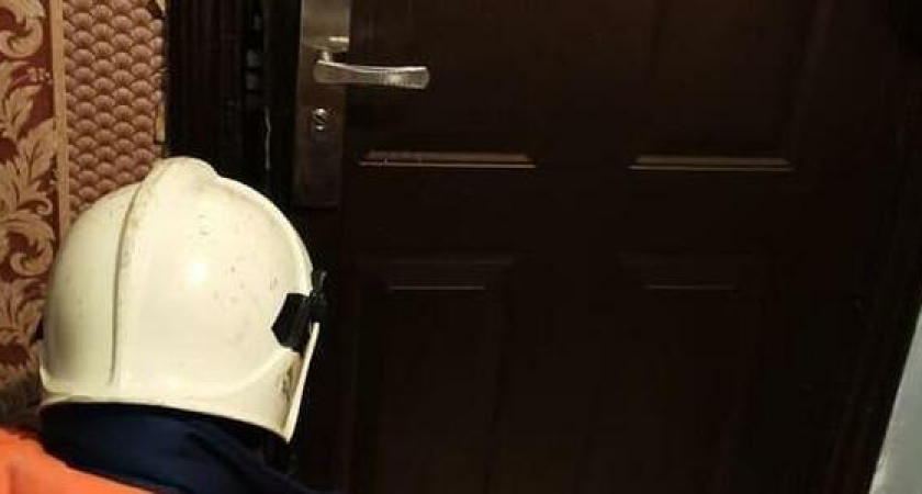 Спасатели Новороссийска вскрывали дверь: неизвестные залили замочную скважину клеем