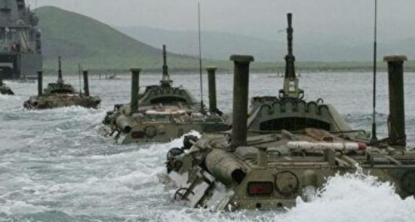 «Тигр» и БТР едут из Саратова в Новороссийск: что происходит