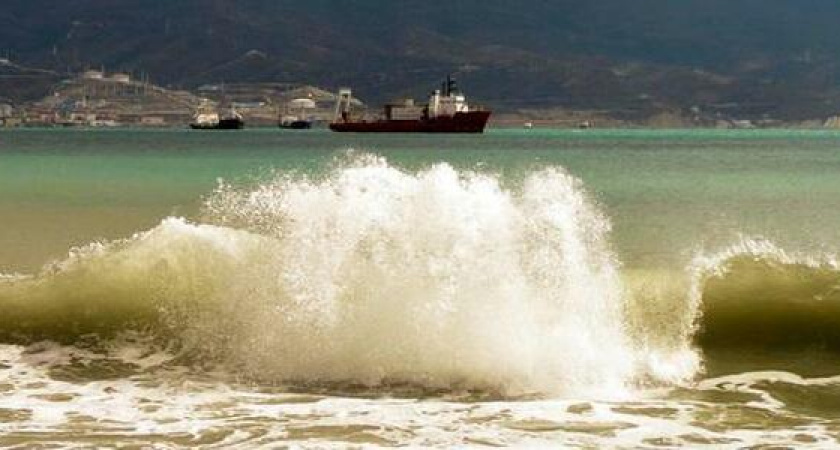 Такая весна! В Новороссийске снова объявлено предупреждение об усилении ветра
