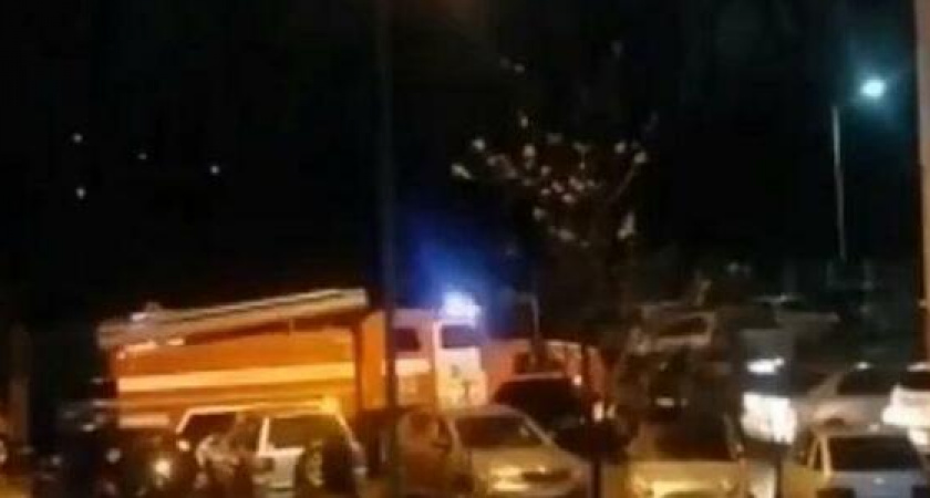 "Ода генплану застройки": в очередной раз к многоэтажке не смогла проехать пожарная машина