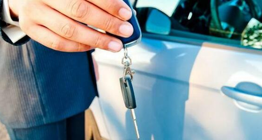 В Новороссийске мужчина взял в аренду авто на пару дней, уехал на нем в Москву и там продал