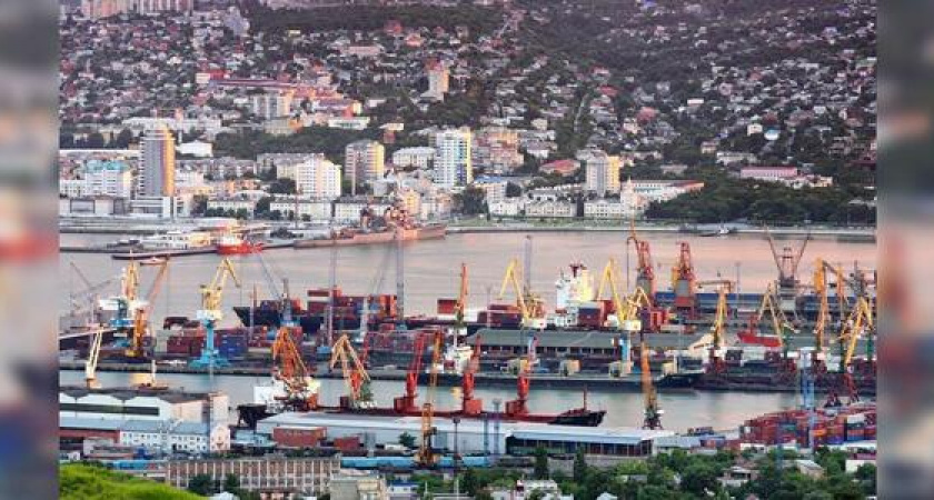 В порту Новороссийска рабочий рухнул в трюм теплохода. Возбуждено уголовное дело