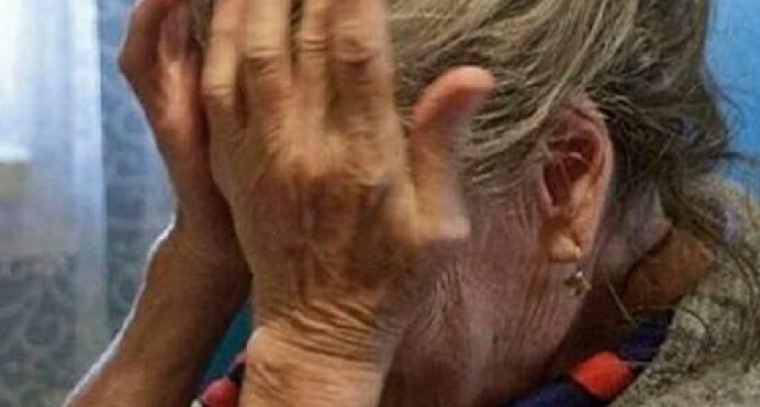 На 85-летнюю жительницу Новороссийска средь бела дня напал мужчина с ножом