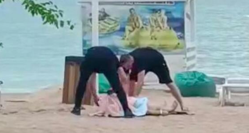 В Геленджике на пляже скончалась женщина. Предположительно, от удара током